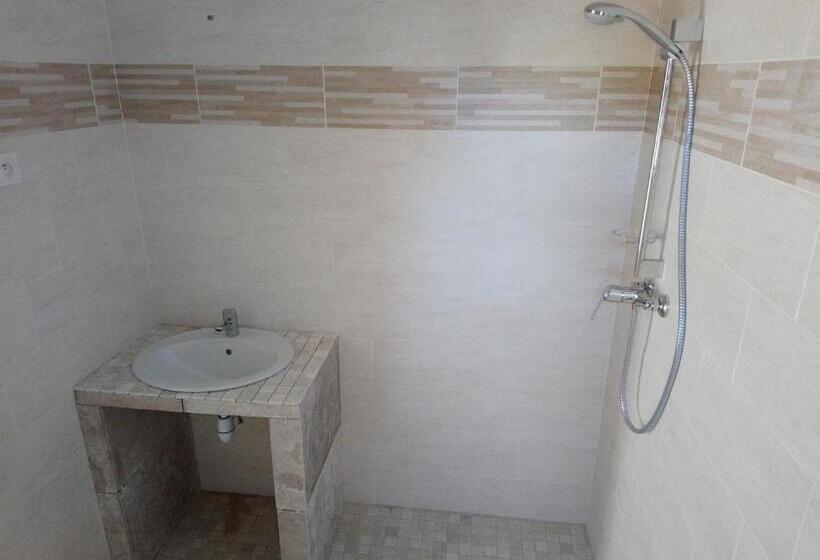 חדר סטנדרט מותאם לאדם עם מוגבלויות, Auberge Du Mazet