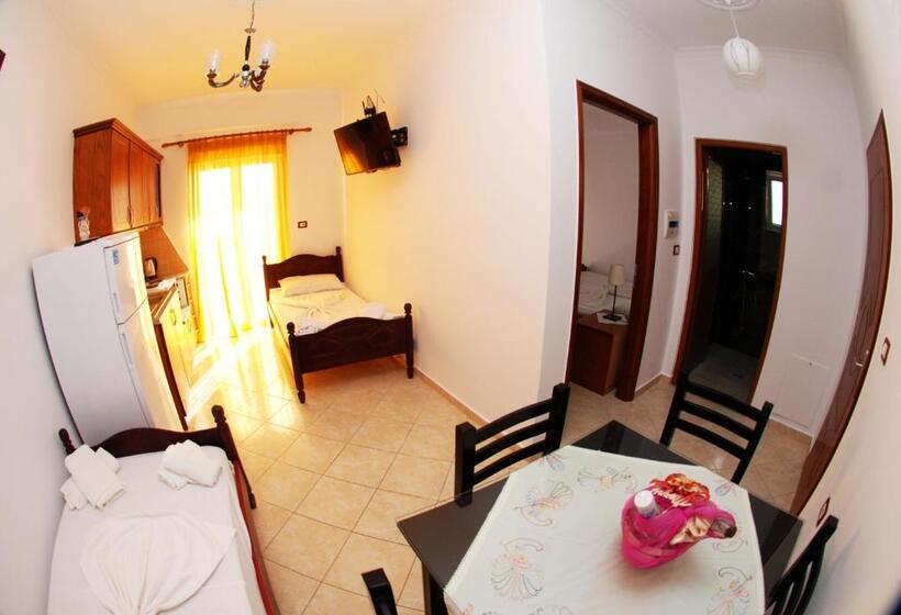 غرفة قياسية رباعية مطلة على البحر, Erioni