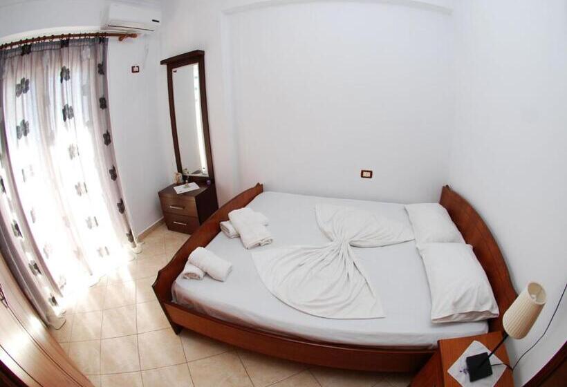 غرفة قياسية رباعية مطلة على البحر, Erioni