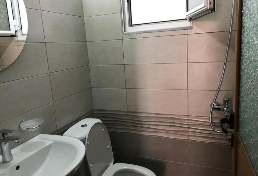 غرفة قياسية رباعية مطلة على البحر, Erioni