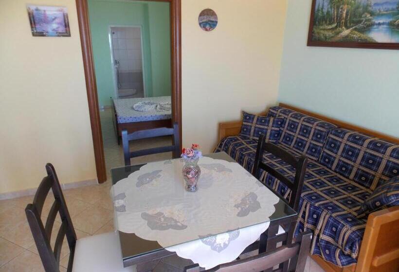 غرفة قياسية رباعية مطلة على البحر, Erioni