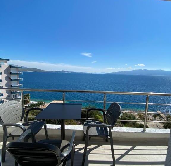 جناح ديلوكس مطل على البحر, Erioni