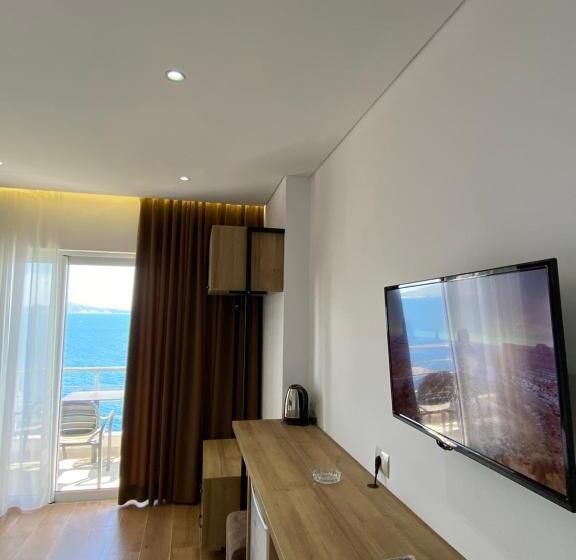 جناح ديلوكس مطل على البحر, Erioni