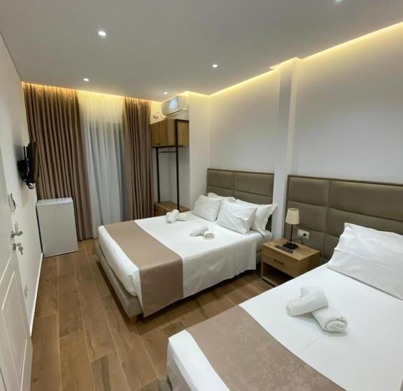 غرفة ديلوكس ثلاثية, Erioni