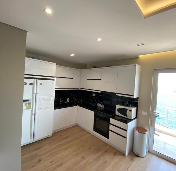 شقة غرفتين, Erioni