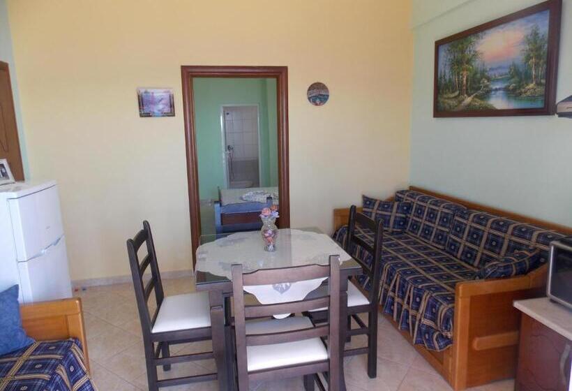 غرفة قياسية رباعية مطلة على البحر, Erioni