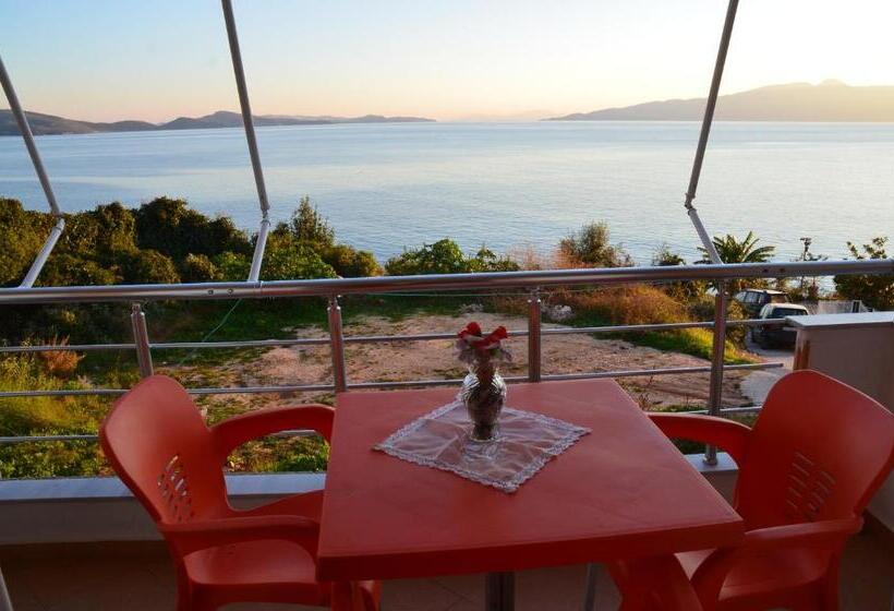 غرفة قياسية رباعية مطلة على البحر, Erioni