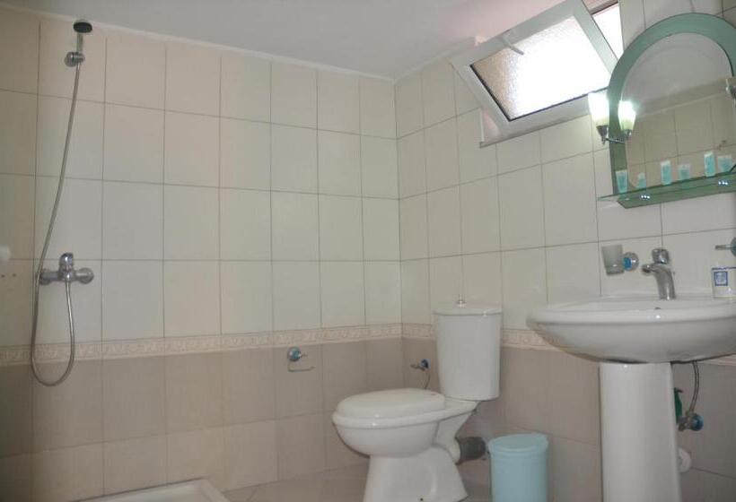 غرفة قياسية رباعية مطلة على البحر, Erioni