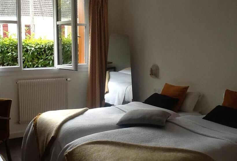 غرفة قياسية مطلّة علي الحديقة, Le Temeraire