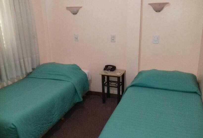 غرفة قياسية رباعية, Milena