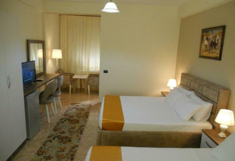Superior Triple Room, Onorato