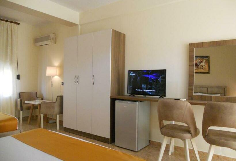 חדר סופריור לשלושה, Onorato