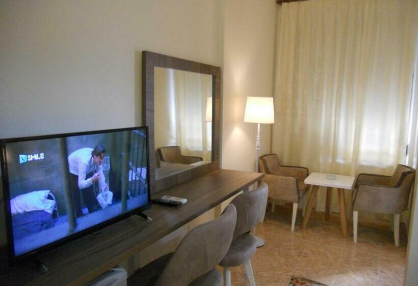 חדר סופריור לשלושה, Onorato