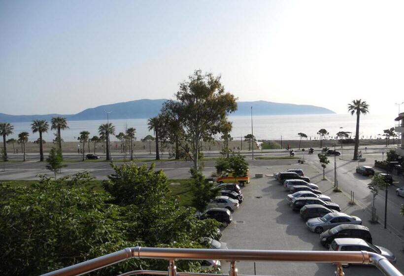 דירת חדר נוף לים, Onorato