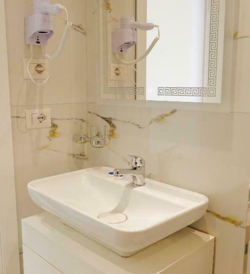 اتاق کلاسیک سه تخته, Republika