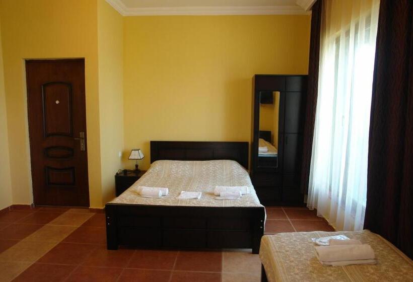 اتاق استاندارد با چشم‌انداز دریا, Marshal Resort Kobuleti