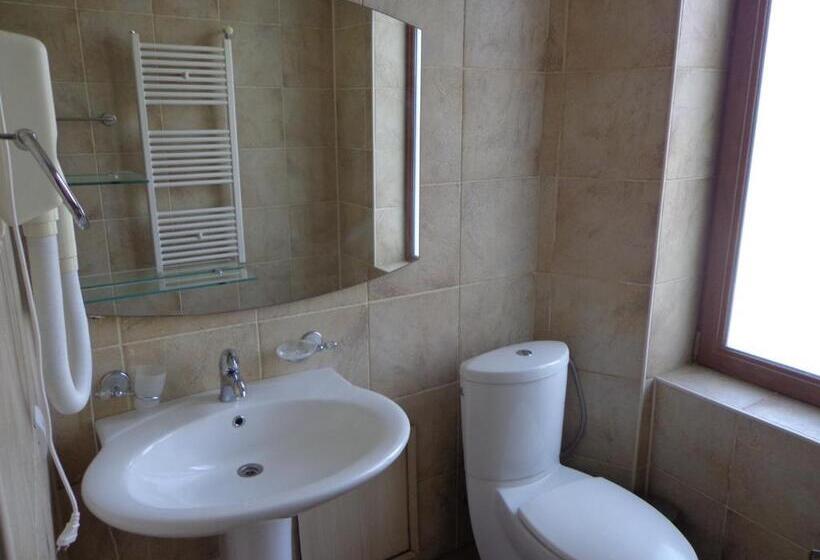 اتاق سه نفره سوپریور با چشم‌انداز دریا, Marshal Resort Kobuleti