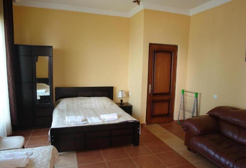 اتاق استاندارد با چشم‌انداز دریا, Marshal Resort Kobuleti