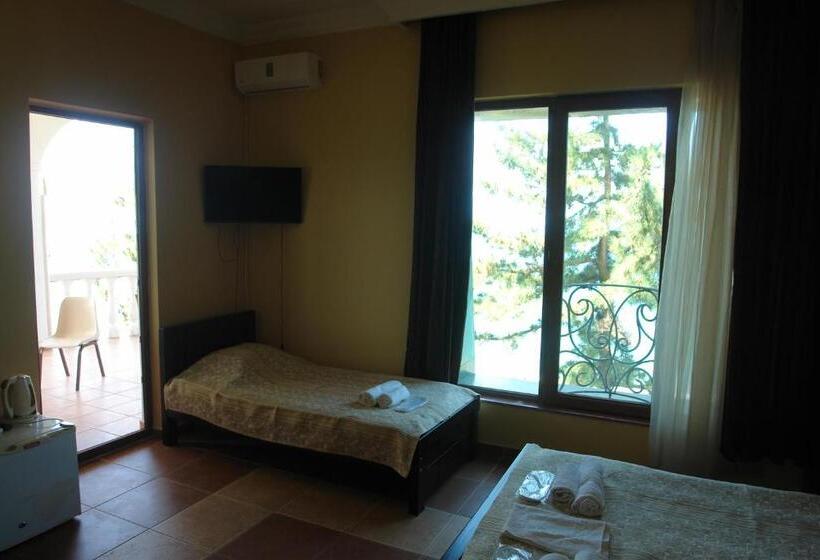اتاق سه نفره سوپریور با چشم‌انداز دریا, Marshal Resort Kobuleti