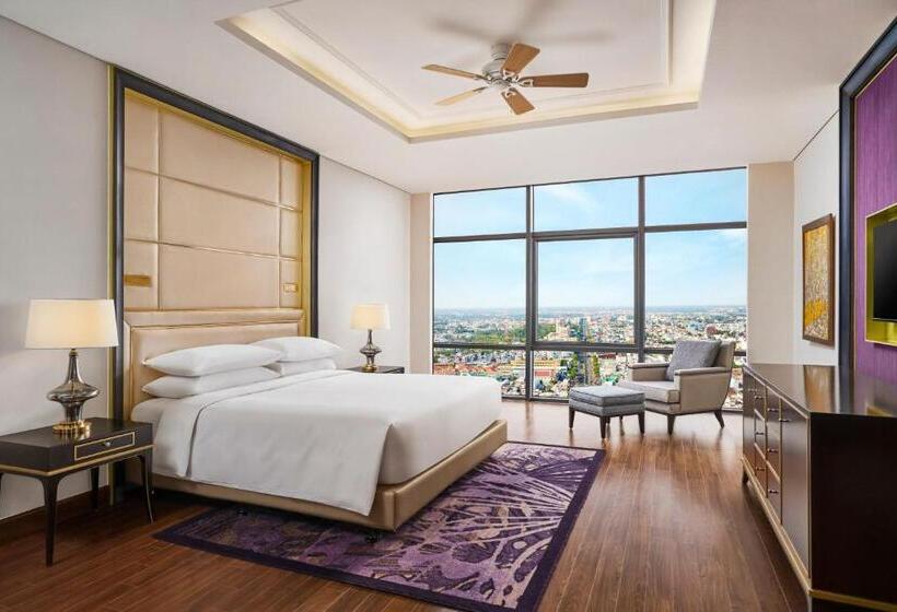 Club Room King Bed, Sheraton Can Tho