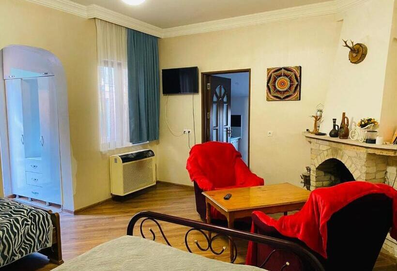 اتاق استاندارد سه نفره, Guest House Khatuna