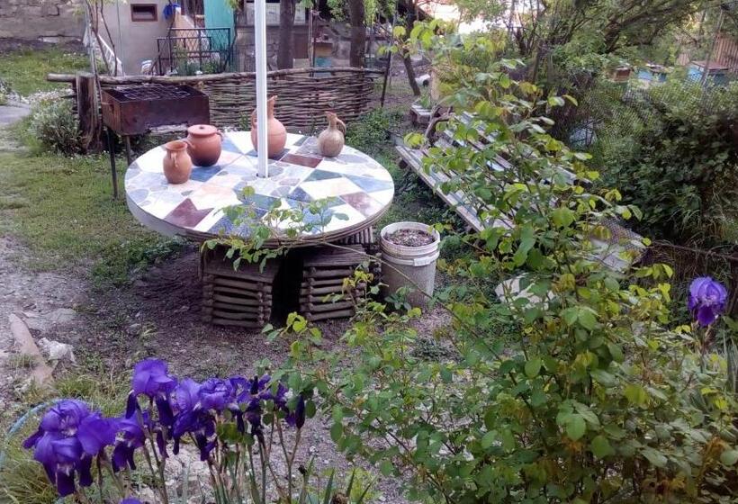 اتاق استاندارد سه نفره, Guest House Khatuna