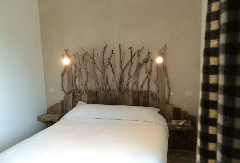 חדר סטנדרט לארבעה, Manade Des Baumelles