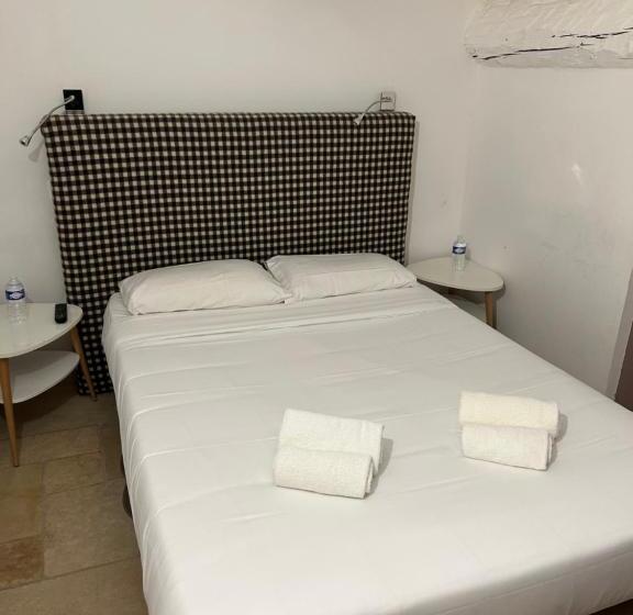 חדר סטנדרט לארבעה, Manade Des Baumelles