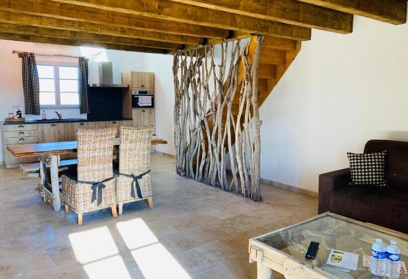 דירת חדר נוף לגינה, Manade Des Baumelles