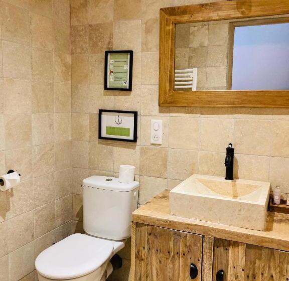 דירת חדר נוף לגינה, Manade Des Baumelles