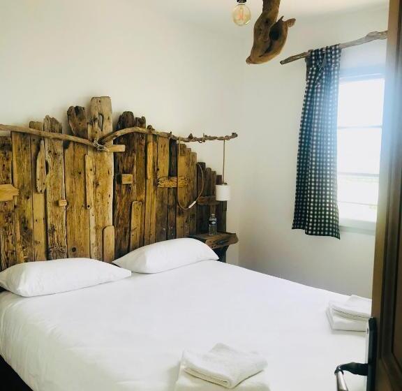 דירת חדר עם טרסה, Manade Des Baumelles