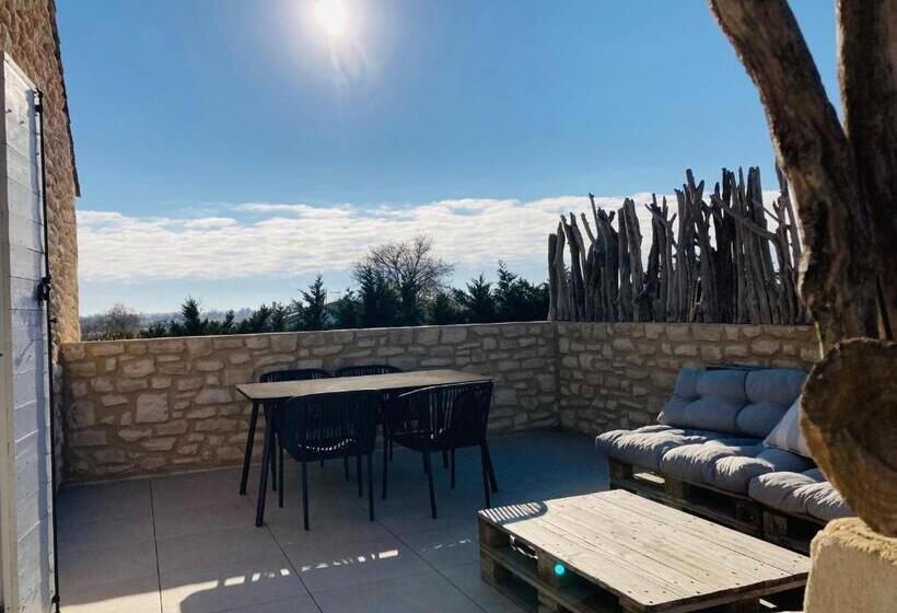 דירת חדר עם טרסה, Manade Des Baumelles