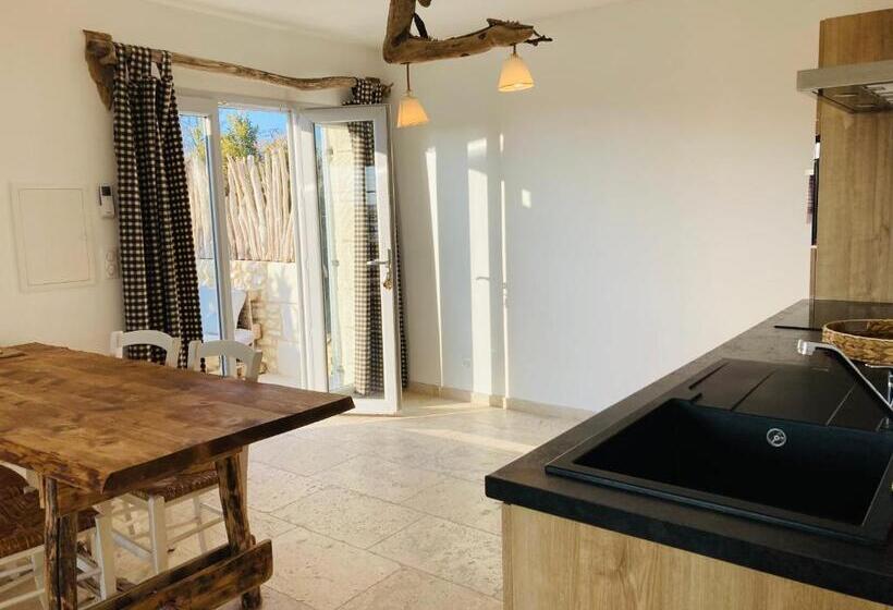 דירת חדר עם טרסה, Manade Des Baumelles