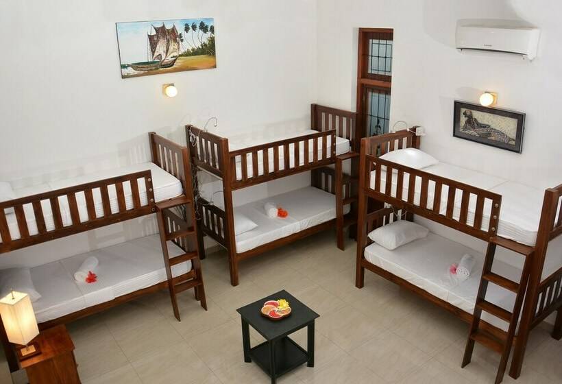 共用房间的床, Colombo Mount Beach