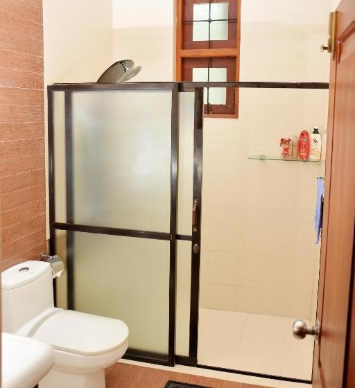 سرير فى غرفة مشتركه, Colombo Mount Beach