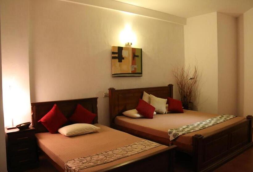 带大床的豪华间, Colombo Mount Beach