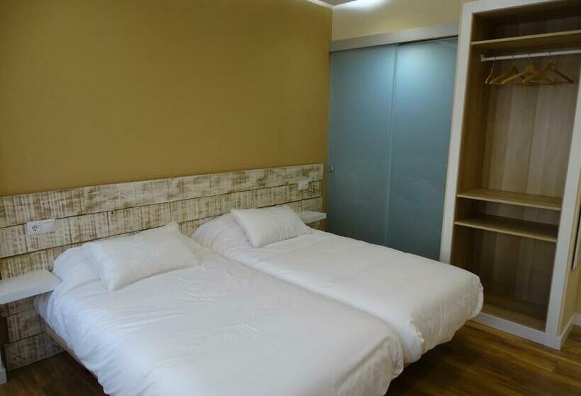 اتاق لوکس, Urban Burgos