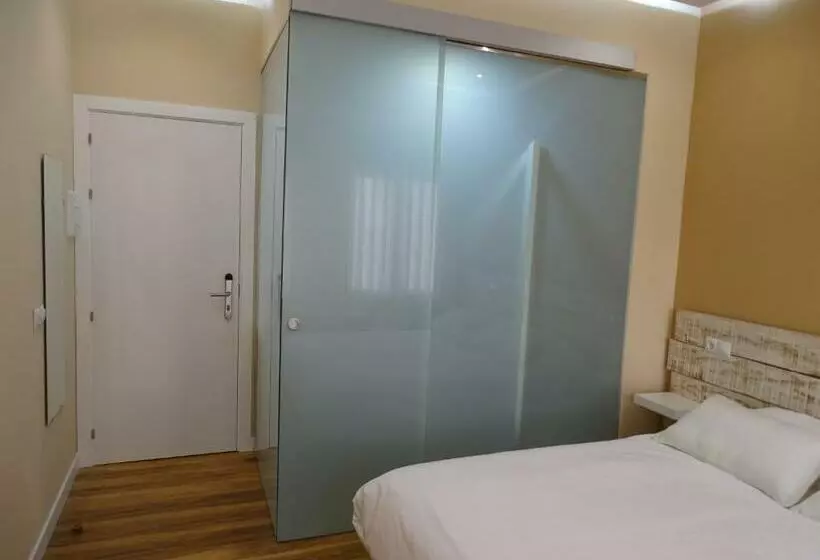 اتاق استاندارد با چشم‌انداز باغ, Urban Burgos