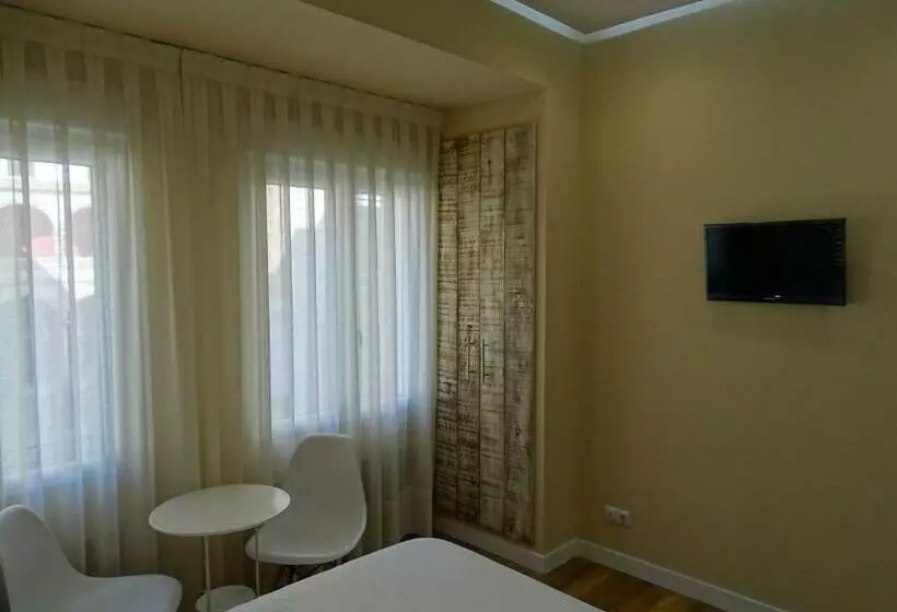 اتاق استاندارد با چشم‌انداز باغ, Urban Burgos
