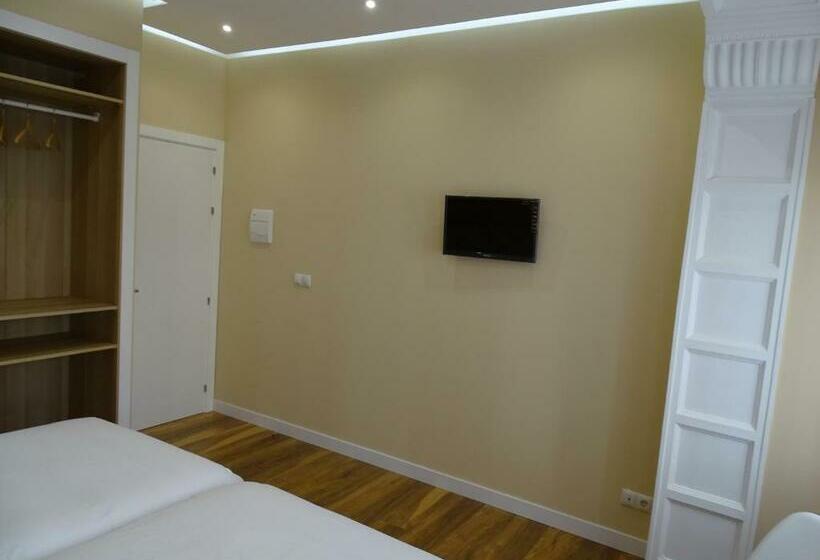 اتاق لوکس, Urban Burgos