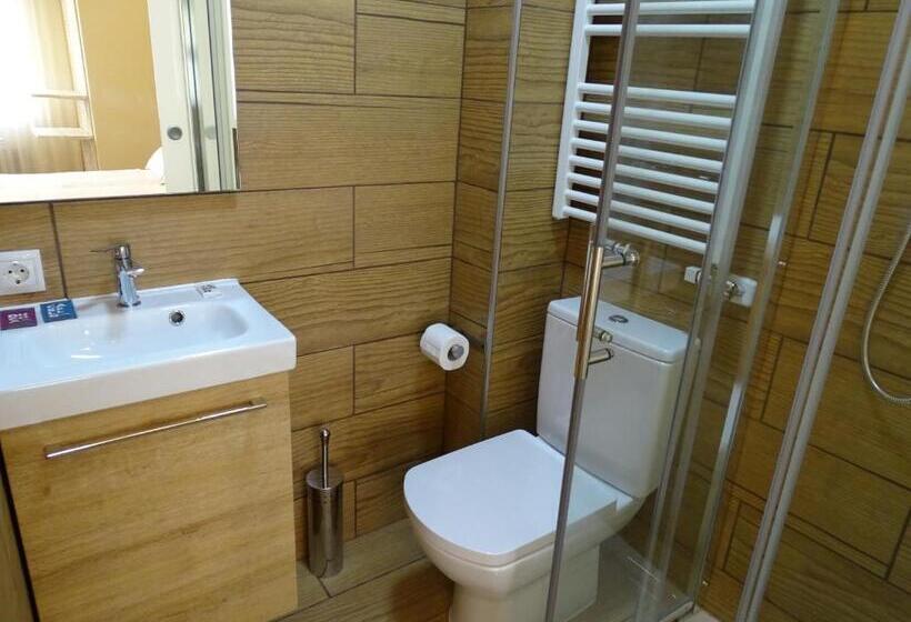 اتاق استاندارد, Urban Burgos