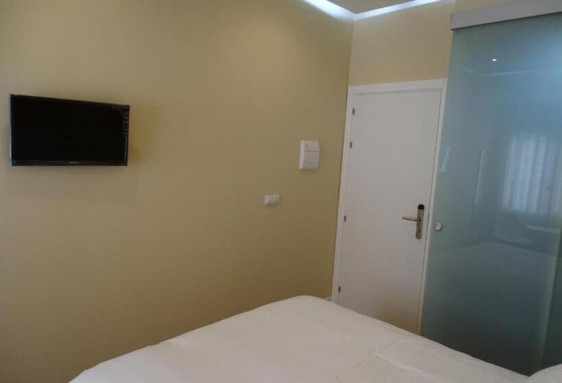 اتاق استاندارد, Urban Burgos