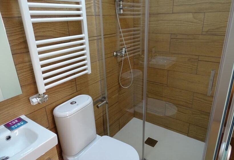 اتاق استاندارد با چشمانداز باغ, Urban Burgos