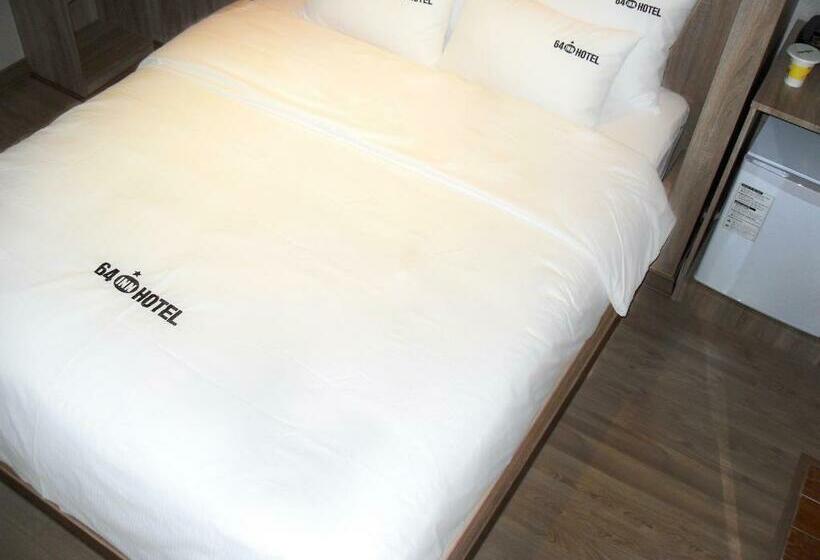 디럭스 룸, 64 Inn