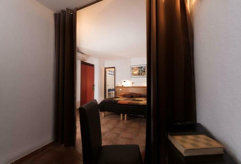 חדר סופריור, Carmel