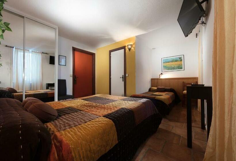 חדר סטנדרט לשלושה, Carmel