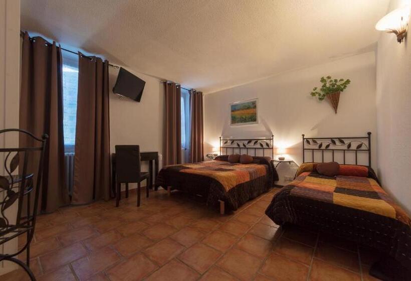 חדר סטנדרט לשלושה, Carmel