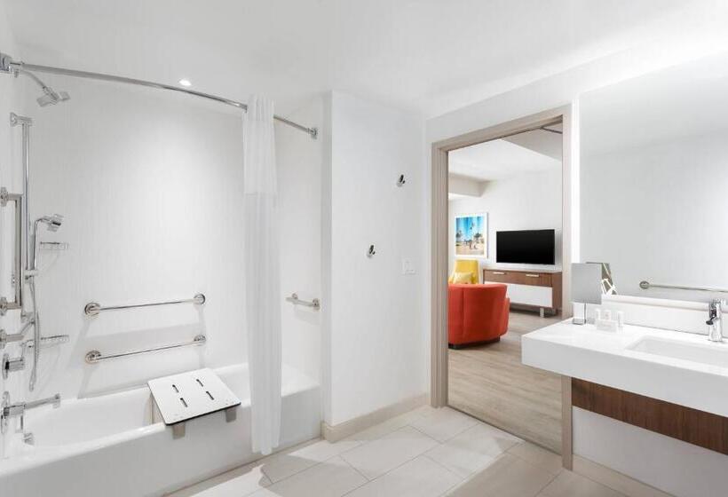 غرفة قياسية مزوَّدة بشُرفة, Courtyard By Marriott Santa Monica