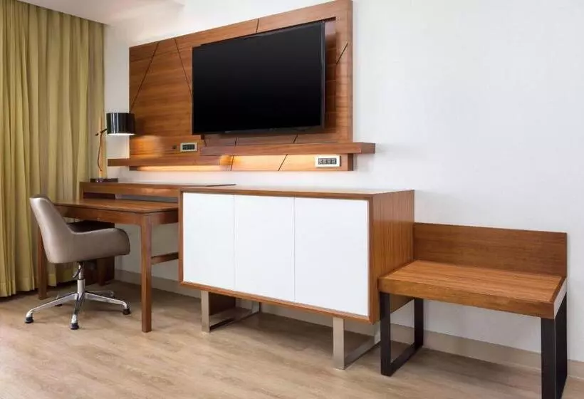 Standard-studio Parveke, Courtyard By Marriott Santa Monica