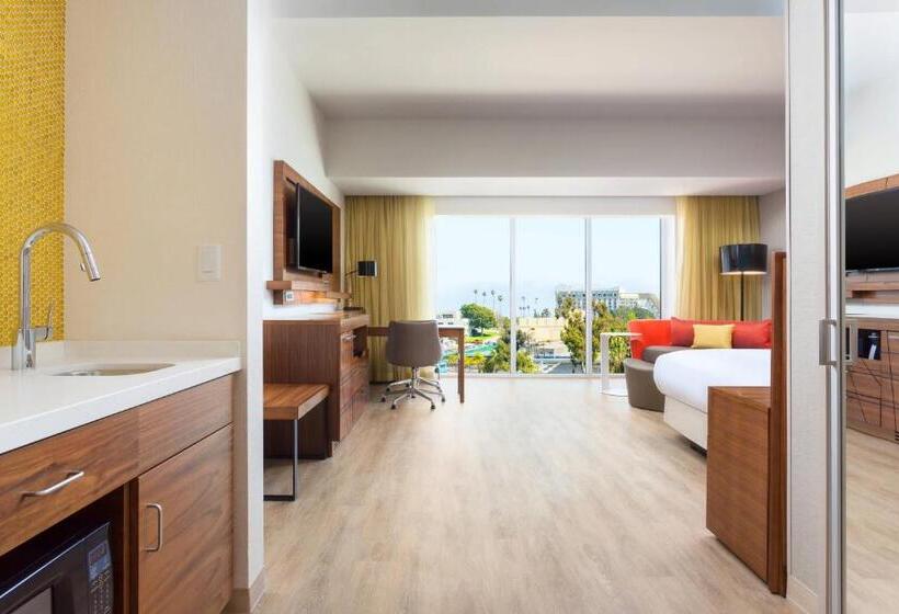 Номер Стандарт с Балконом, Courtyard By Marriott Santa Monica